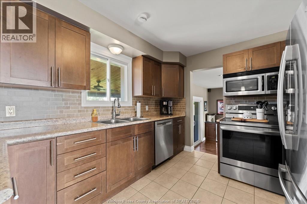 561 County Rd 2, Lakeshore, ON - Indoor Photo Showing Kitchen With Double Sink