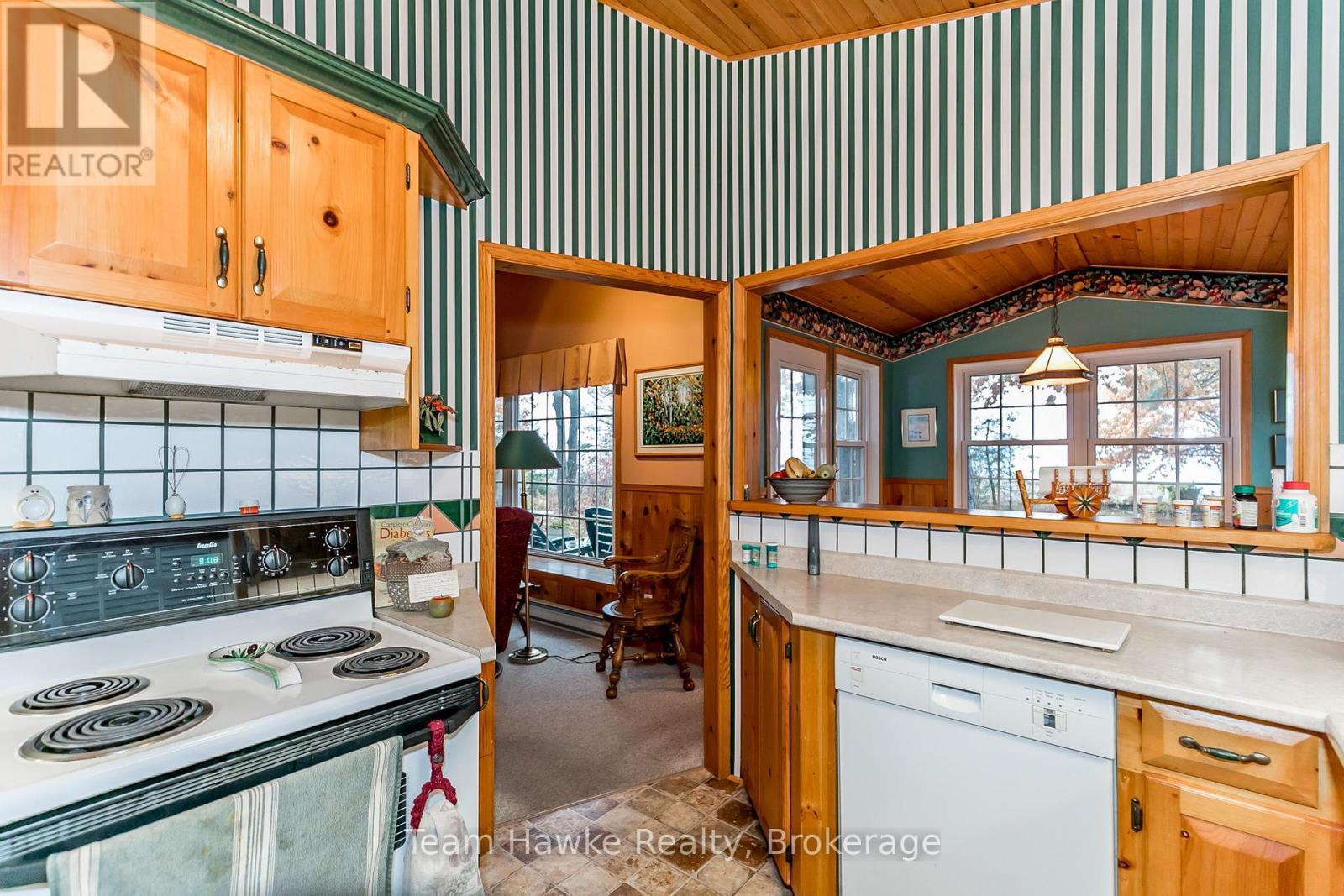 20 Scott Lane, Tiny, ON - Indoor Photo Showing Kitchen