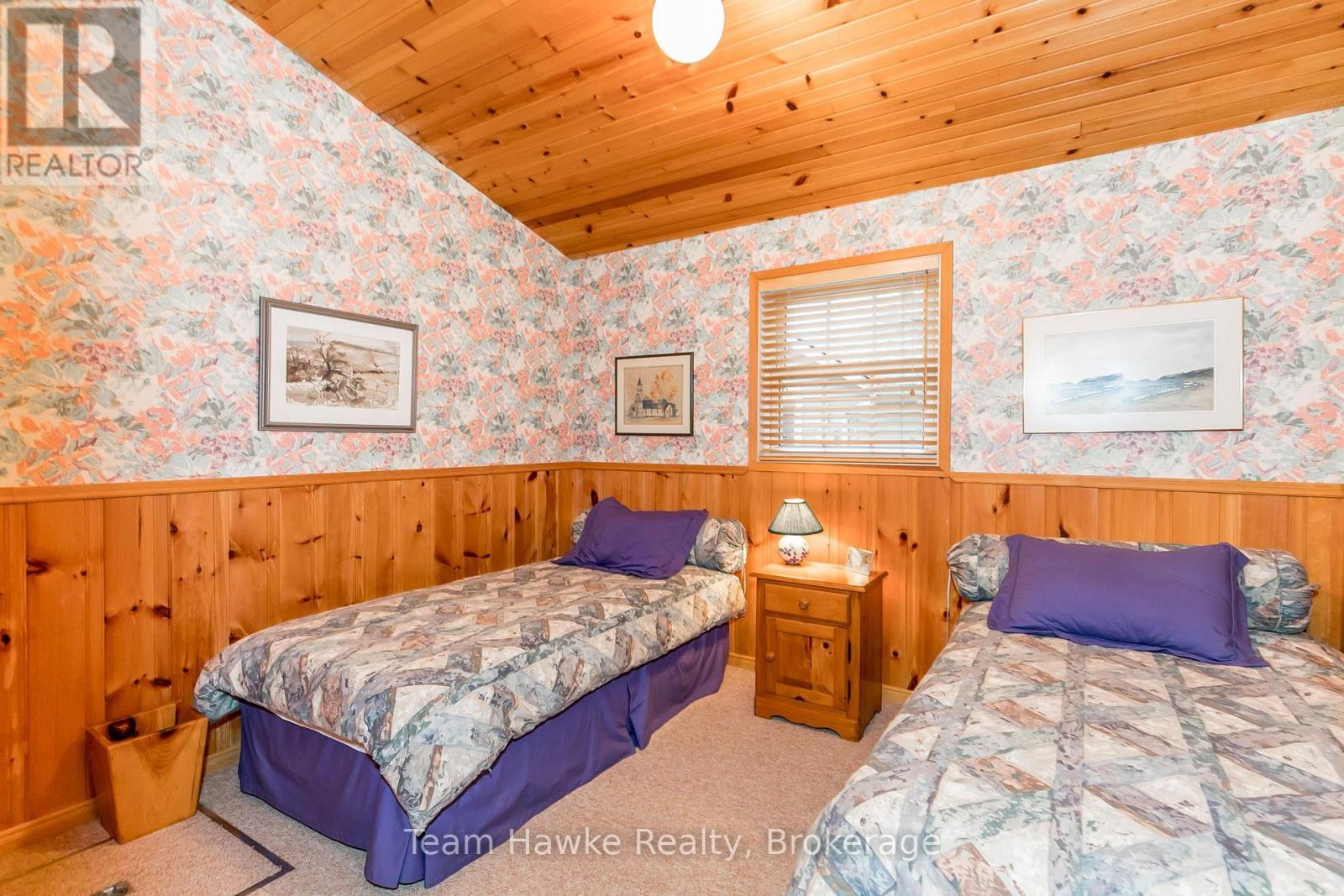 20 Scott Lane, Tiny, ON - Indoor Photo Showing Bedroom