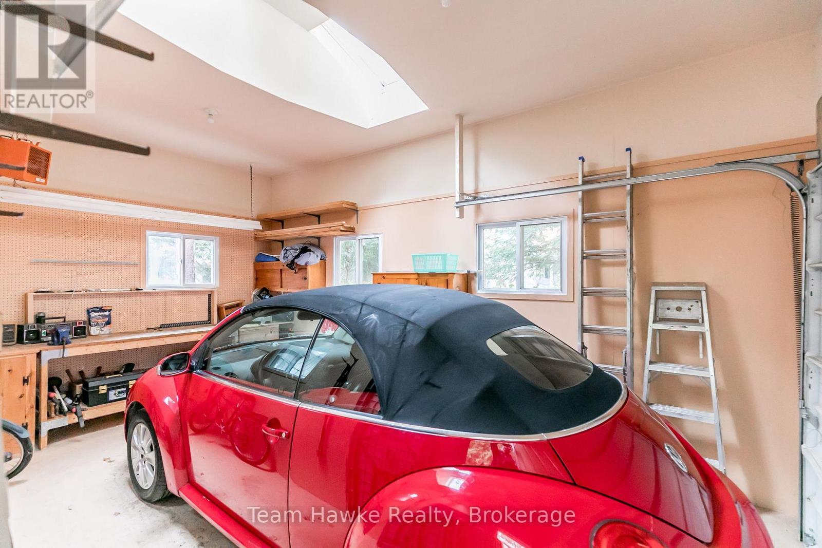 20 Scott Lane, Tiny, ON - Indoor Photo Showing Garage