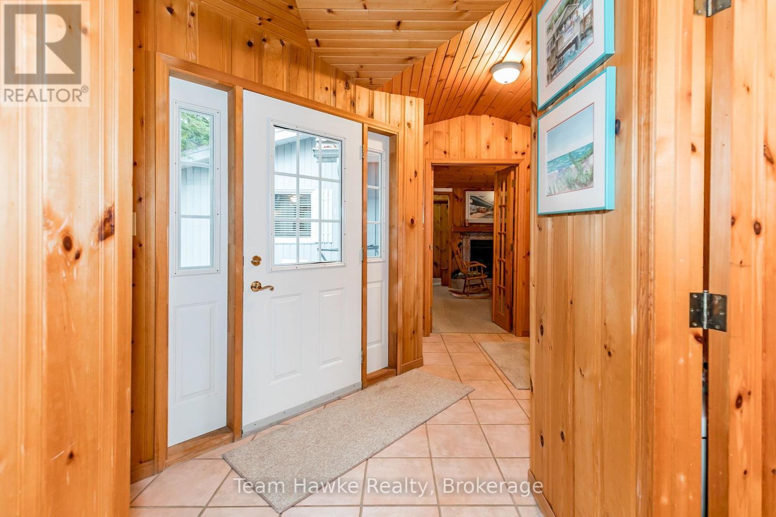 20 Scott Lane, Tiny, ON - Indoor Photo Showing Other Room