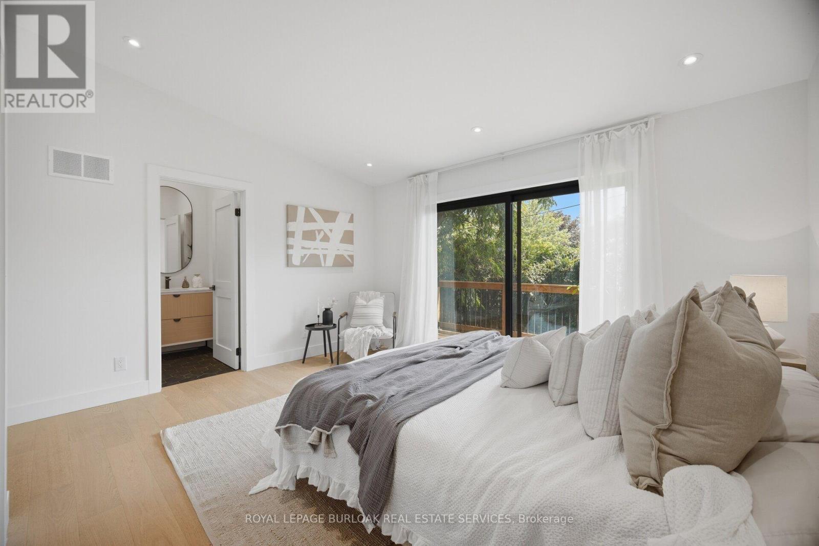 5216 Alton Road, Burlington, ON - Indoor Photo Showing Bedroom