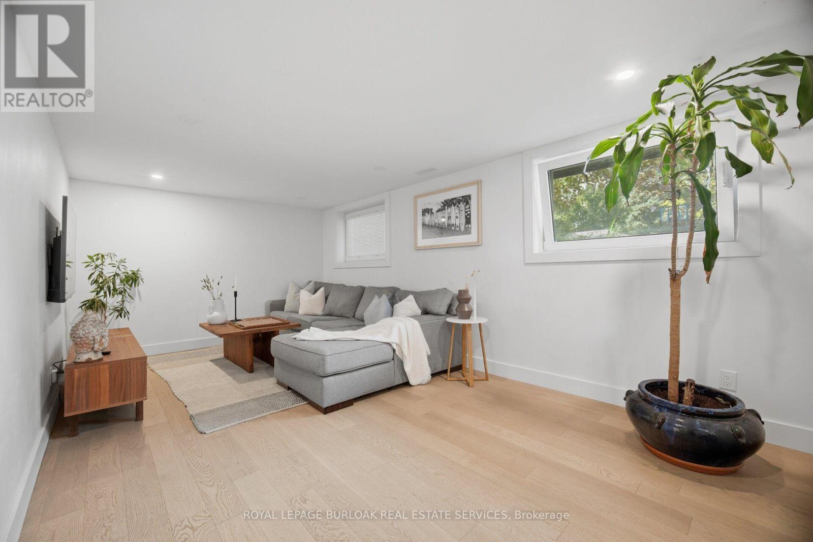 5216 Alton Road, Burlington, ON - Indoor