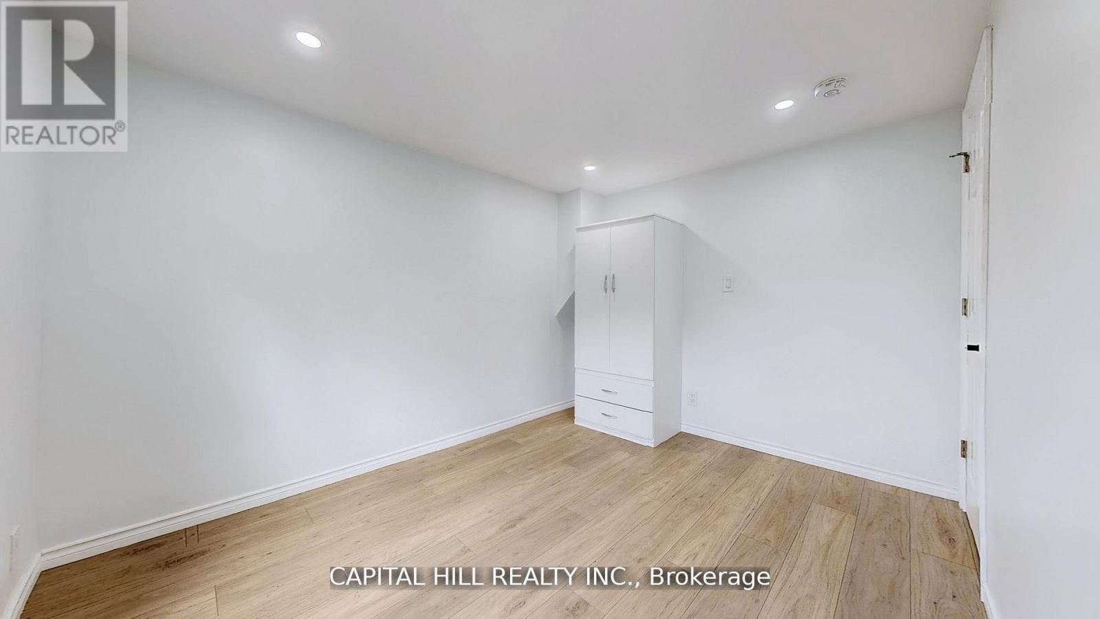 160 Picton Street E, Hamilton, ON - Indoor Photo Showing Other Room