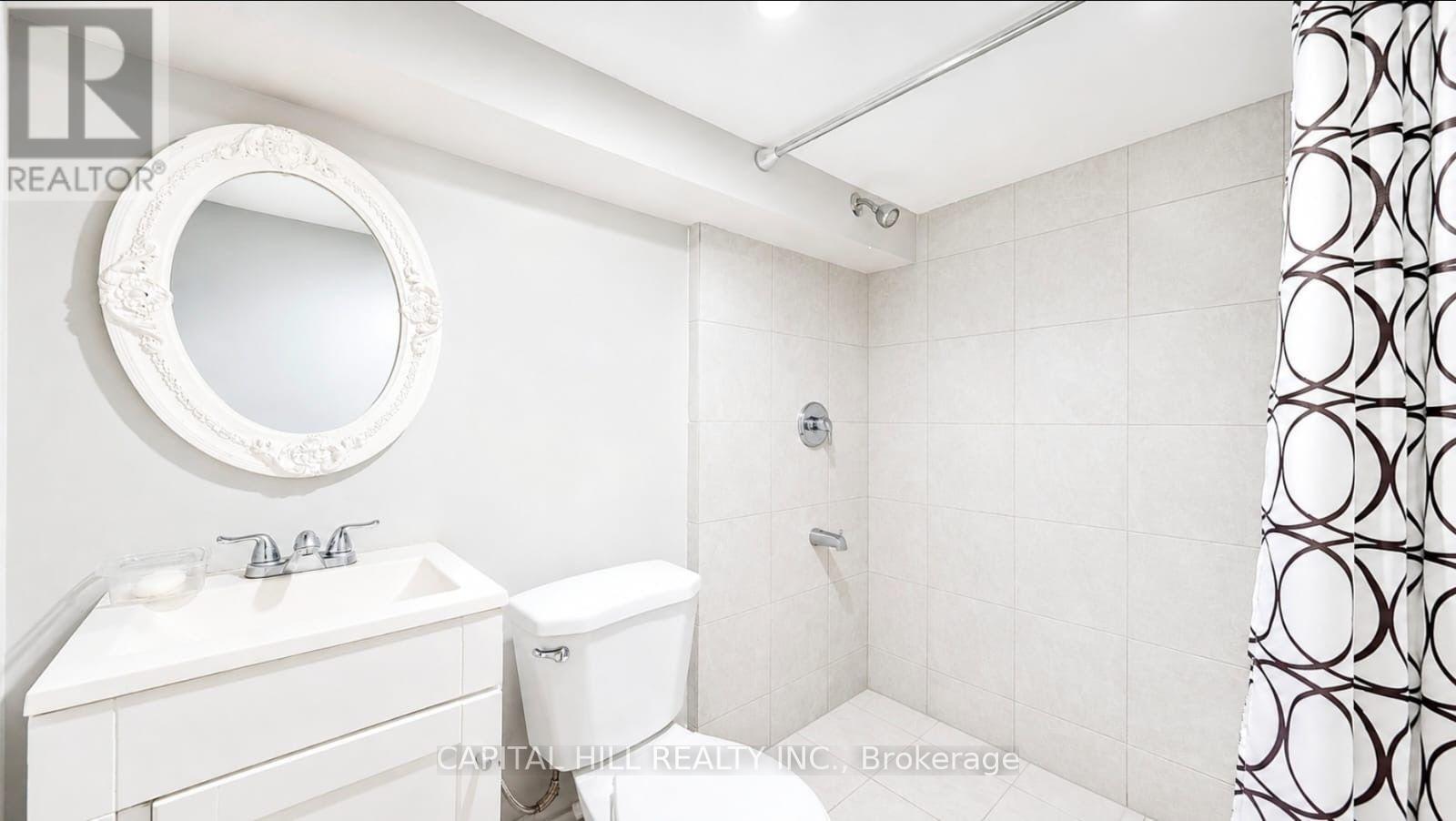 160 Picton Street E, Hamilton, ON - Indoor Photo Showing Bathroom