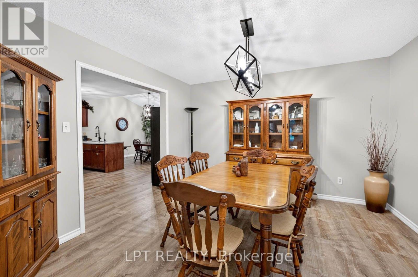 43 Liam Drive, Hamilton, ON - Indoor Photo Showing Dining Room