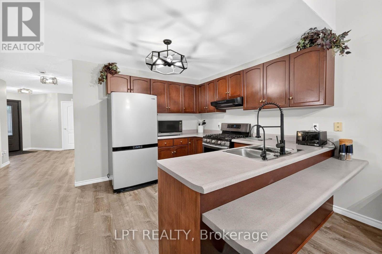 43 Liam Drive, Hamilton, ON - Indoor Photo Showing Kitchen