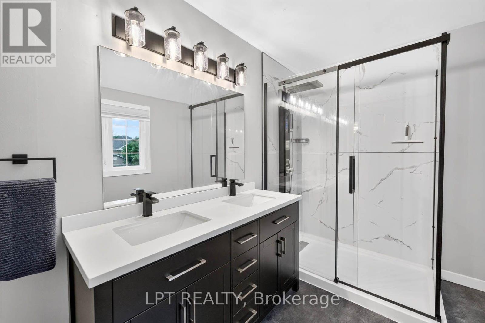 43 Liam Drive, Hamilton, ON - Indoor Photo Showing Bathroom