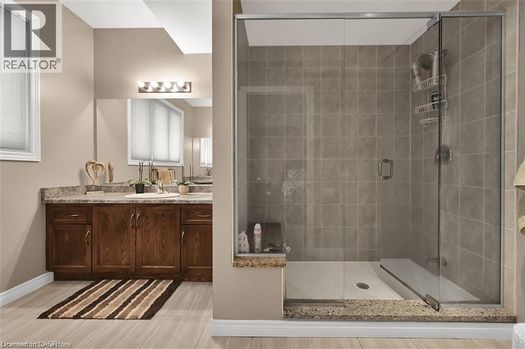 35 Willowbanks Terrace, Hamilton, ON - Indoor Photo Showing Bathroom