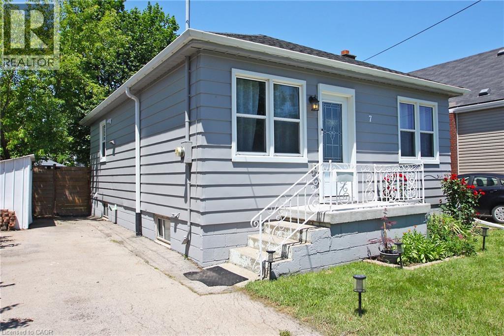 7 Lampton Place, Hamilton, ON - Outdoor