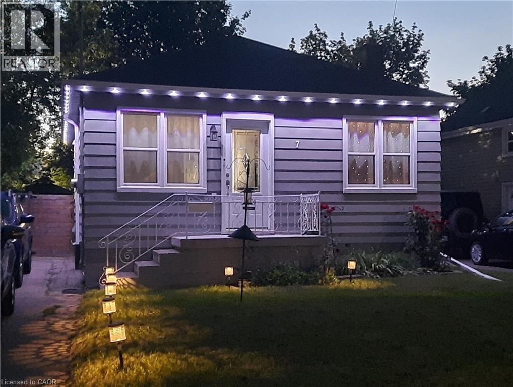 Night View with Built-in Lighting. - 7 Lampton Place, Hamilton, ON - Outdoor