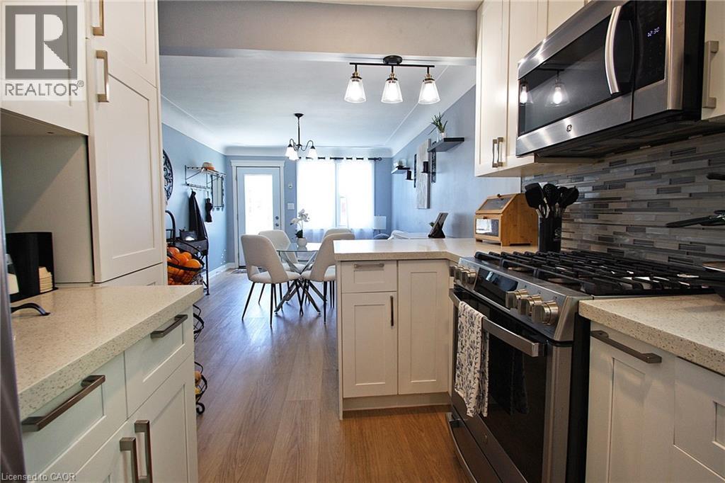 7 Lampton Place, Hamilton, ON - Indoor Photo Showing Kitchen