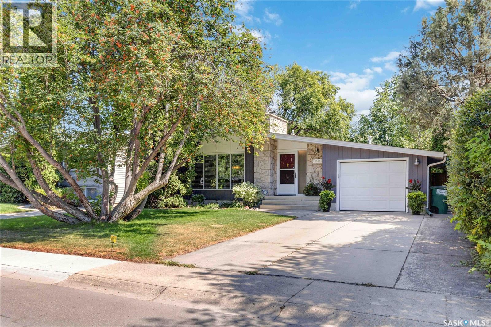 1415 Park Avenue, Saskatoon, SK - Outdoor With Facade