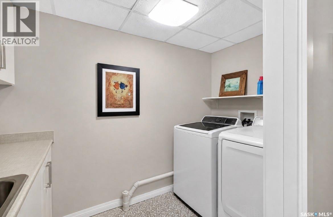 1415 Park Avenue, Saskatoon, SK - Indoor Photo Showing Laundry Room