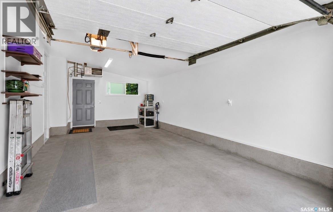 1415 Park Avenue, Saskatoon, SK - Indoor Photo Showing Garage