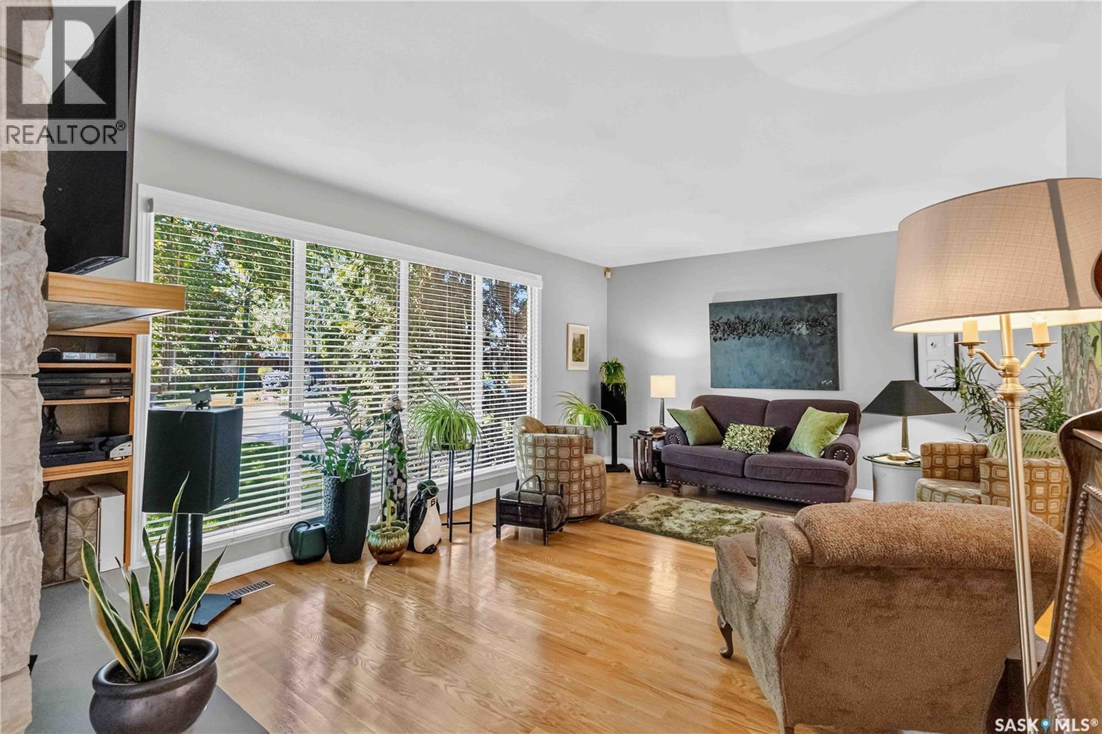 1415 Park Avenue, Saskatoon, SK - Indoor Photo Showing Living Room