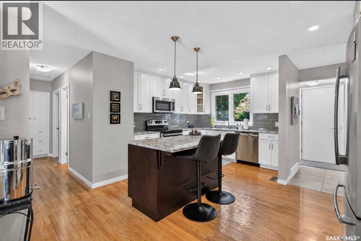 1415 Park Avenue, Saskatoon, SK - Indoor Photo Showing Kitchen With Stainless Steel Kitchen With Upgraded Kitchen