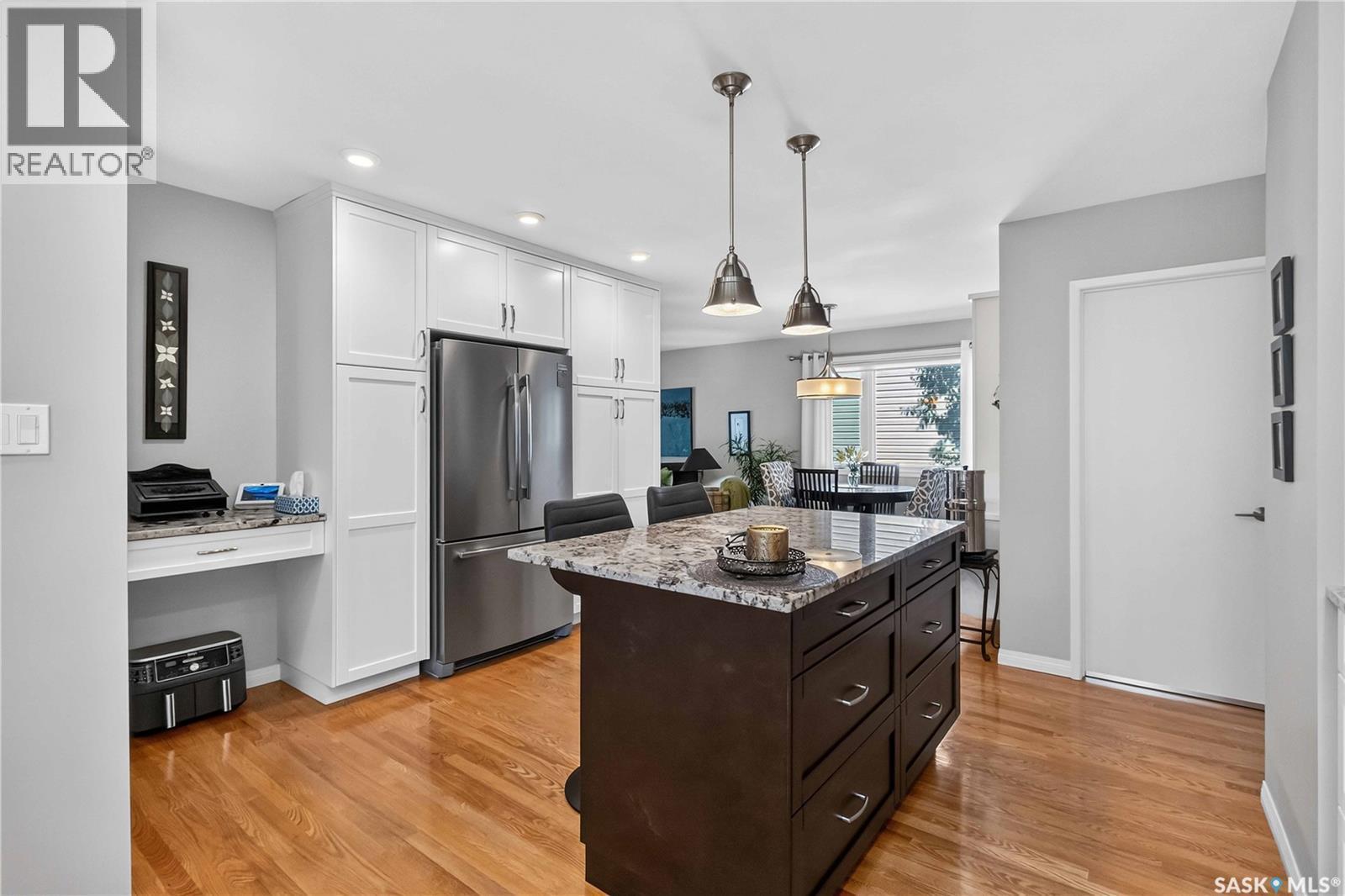 1415 Park Avenue, Saskatoon, SK - Indoor Photo Showing Kitchen With Stainless Steel Kitchen With Upgraded Kitchen