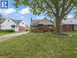 2584 CHILVER Windsor, ON N8W 2V9