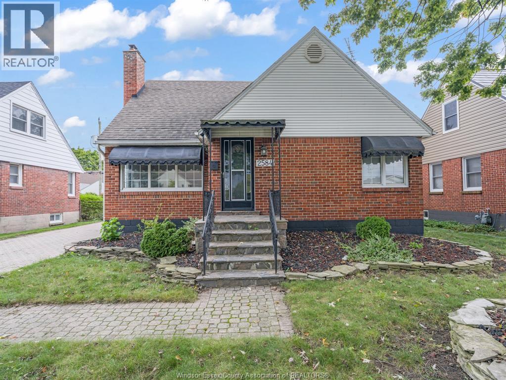 2584 Chilver, Windsor, ON - Outdoor