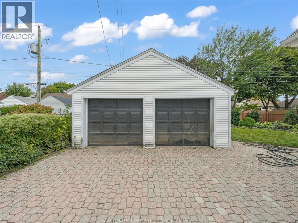2584 Chilver, Windsor, ON - Outdoor