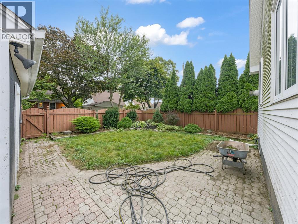 2584 Chilver, Windsor, ON - Outdoor With Backyard