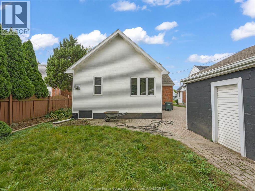 2584 Chilver, Windsor, ON - Outdoor
