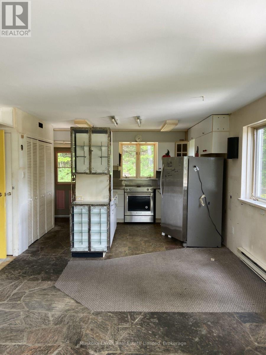 21 Ferndale Road, Muskoka Lakes (Medora), ON - Indoor