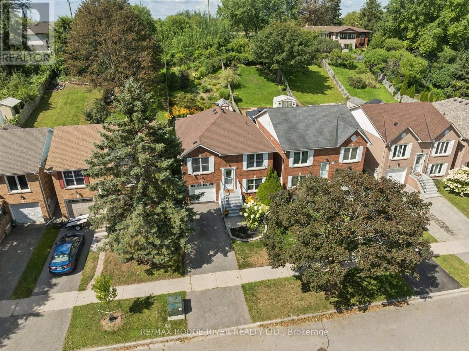 45 Mccrimmon Crescent, Clarington, ON - Outdoor With Facade