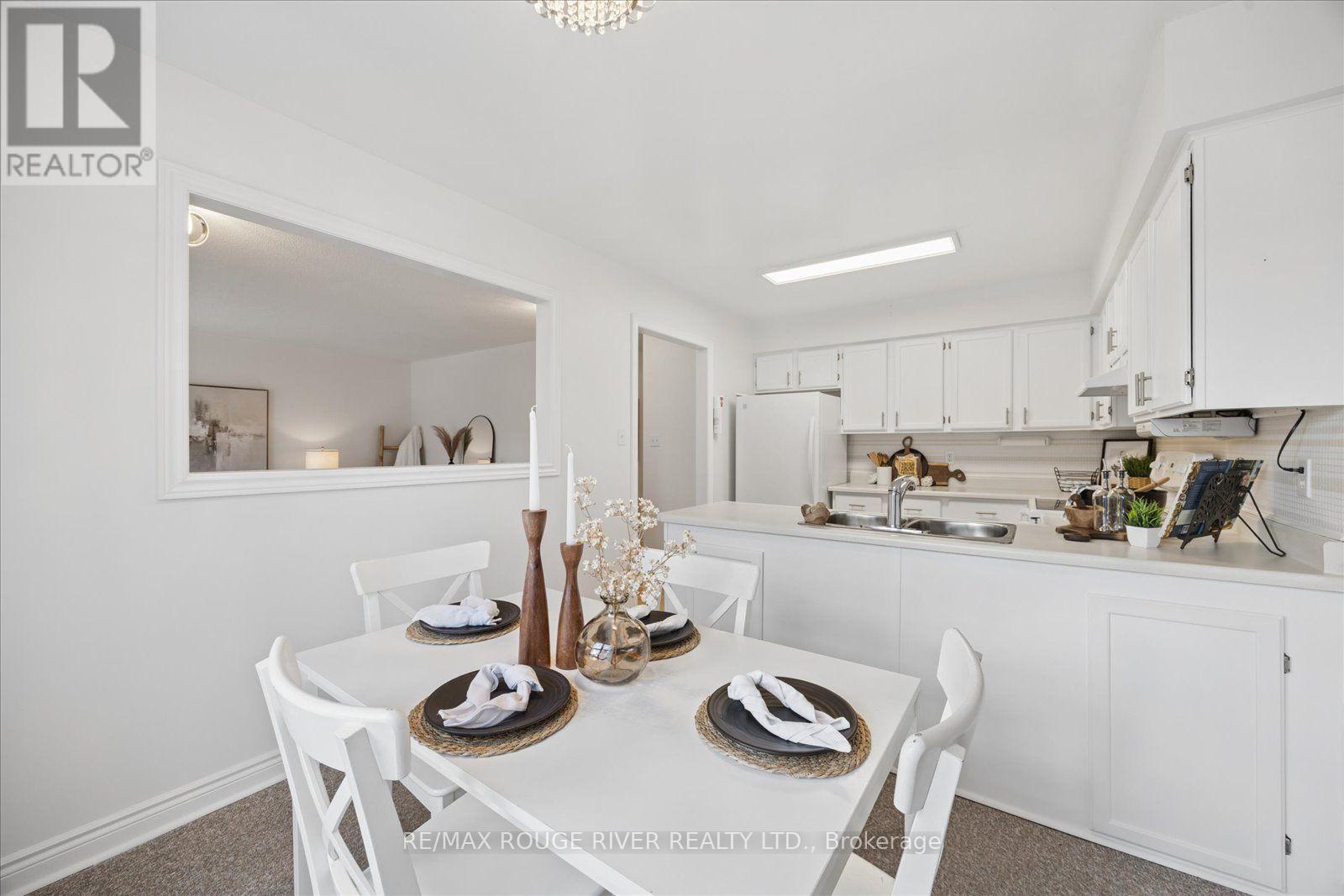 45 Mccrimmon Crescent, Clarington, ON - Indoor Photo Showing Dining Room
