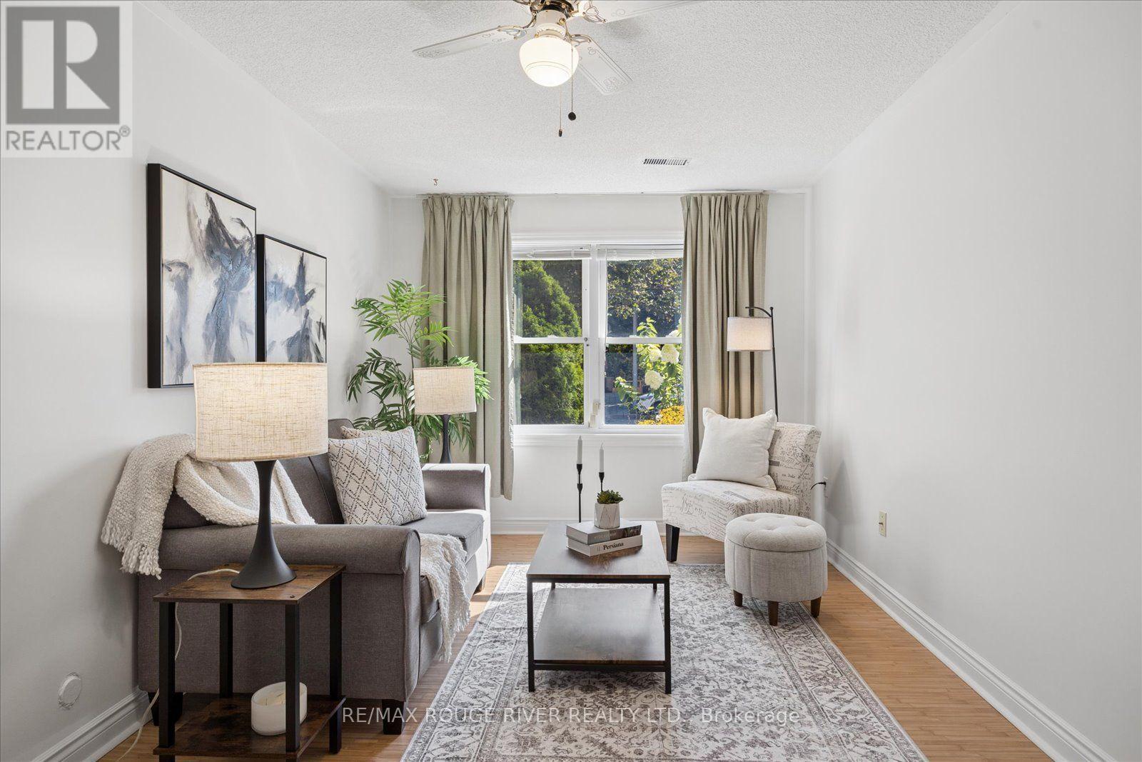 45 Mccrimmon Crescent, Clarington, ON - Indoor Photo Showing Living Room
