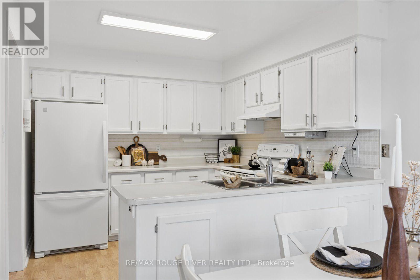 45 Mccrimmon Crescent, Clarington, ON - Indoor Photo Showing Kitchen