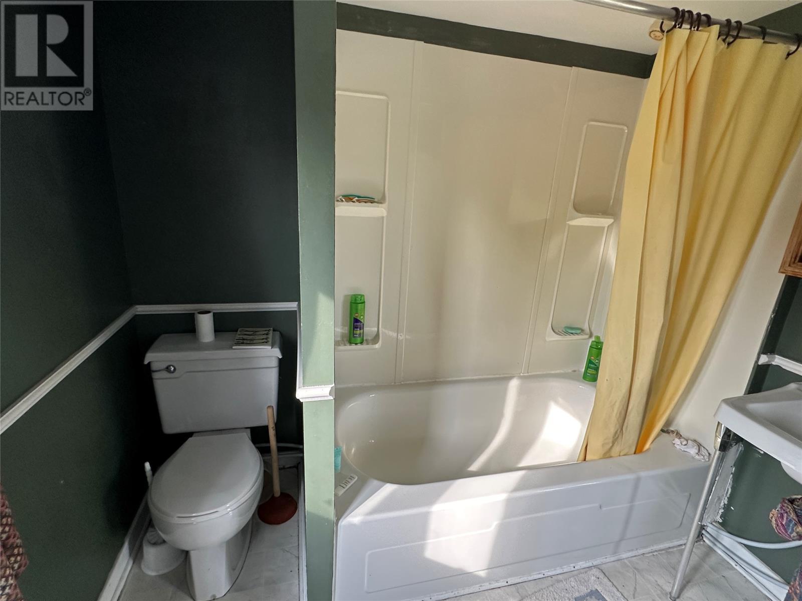 32 Marsh Road, Hants Harbour, NL - Indoor Photo Showing Bathroom