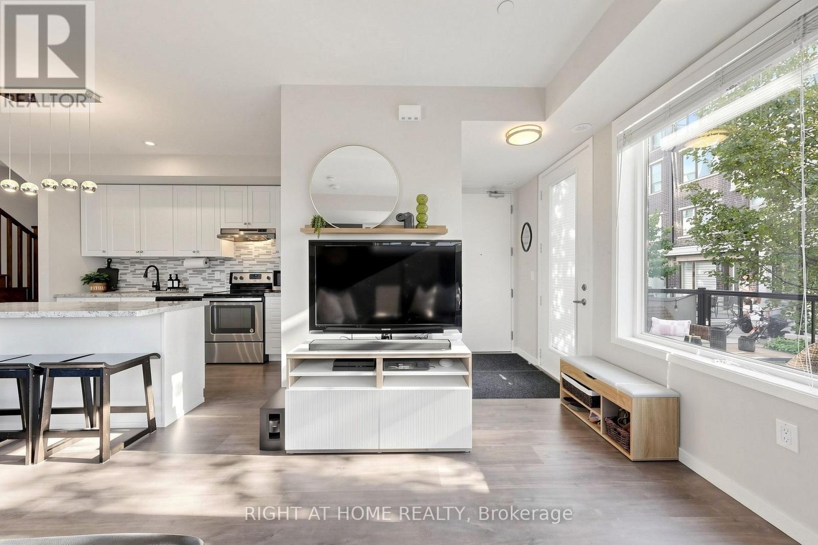 75 - 400 Alex Garner Circle, Aurora, ON - Indoor