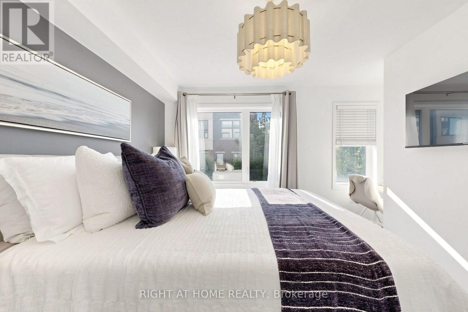 75 - 400 Alex Garner Circle, Aurora, ON - Indoor Photo Showing Bedroom