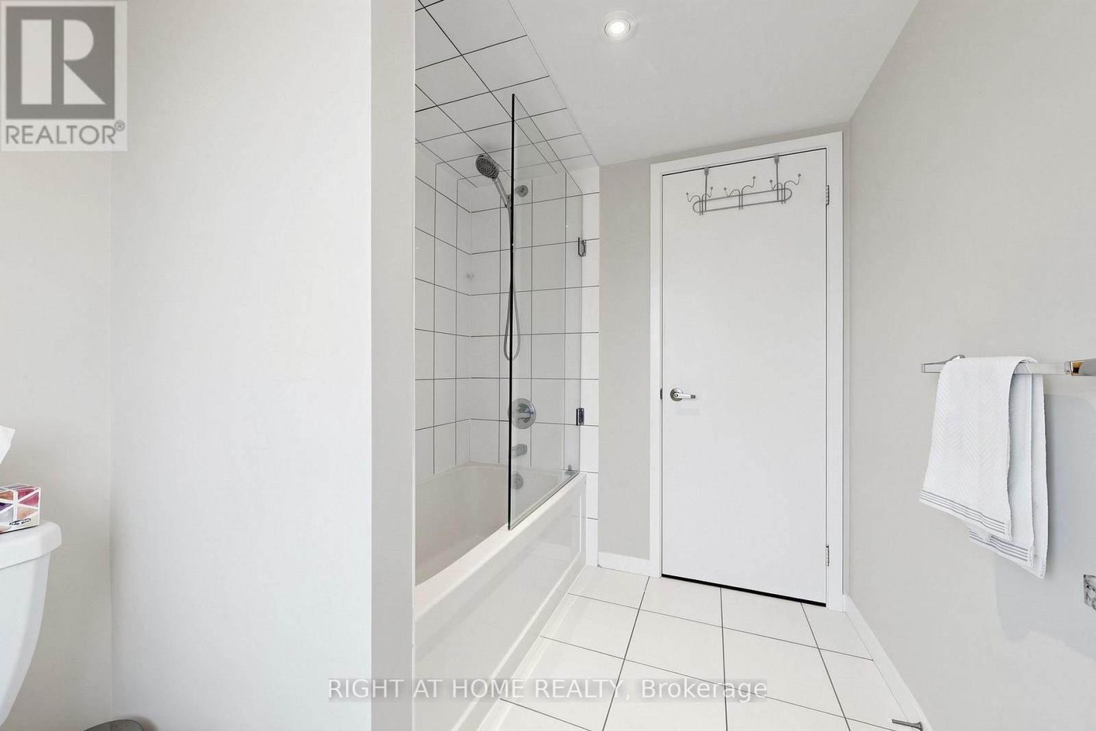 75 - 400 Alex Garner Circle, Aurora, ON - Indoor Photo Showing Bathroom