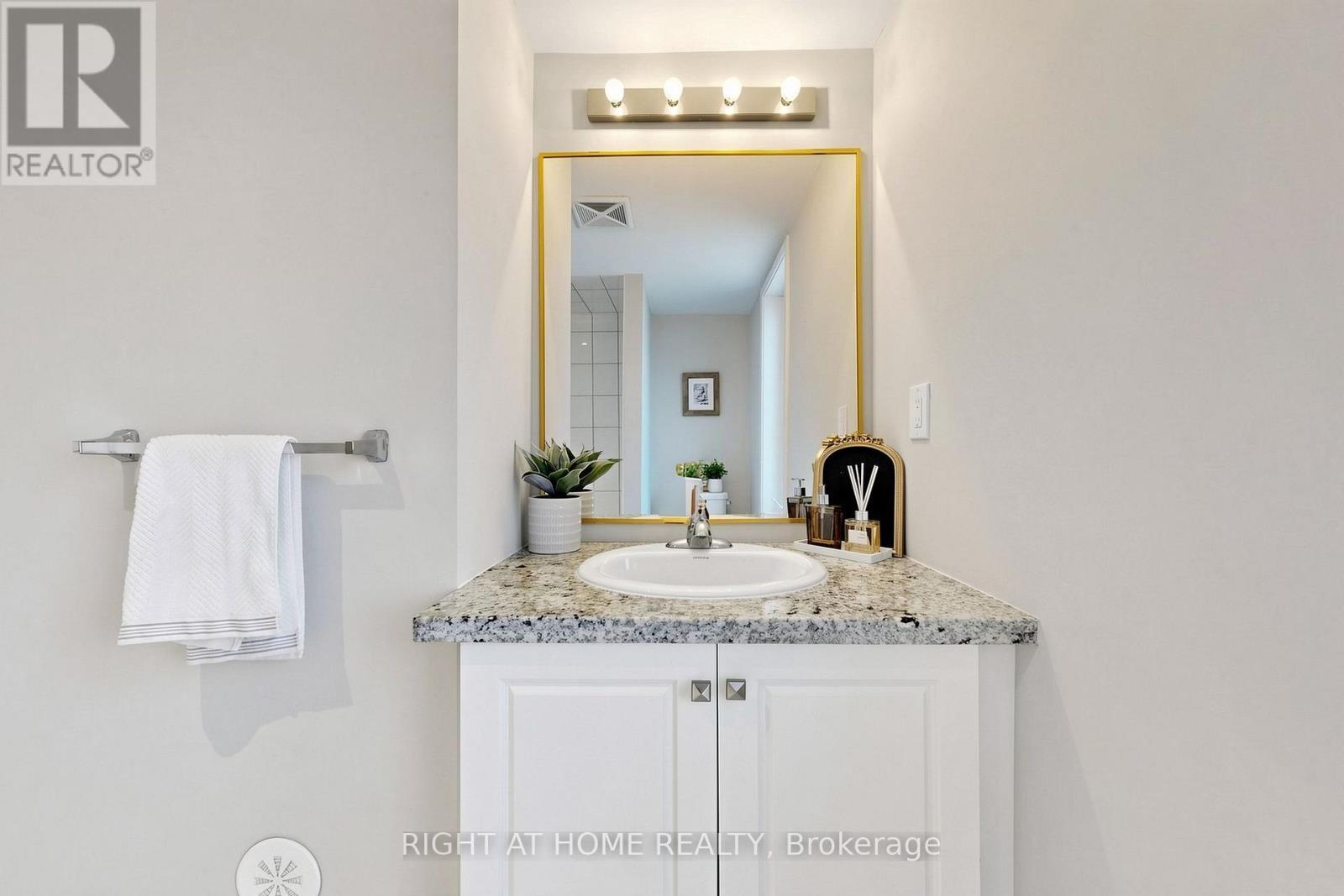 75 - 400 Alex Garner Circle, Aurora, ON - Indoor Photo Showing Bathroom
