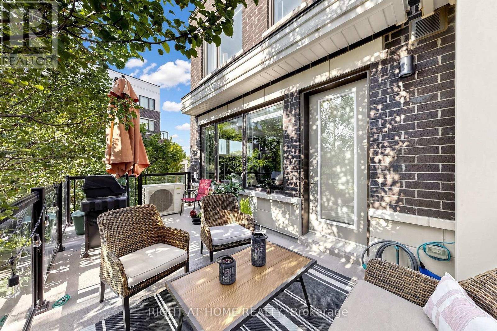 75 - 400 Alex Garner Circle, Aurora, ON - Outdoor