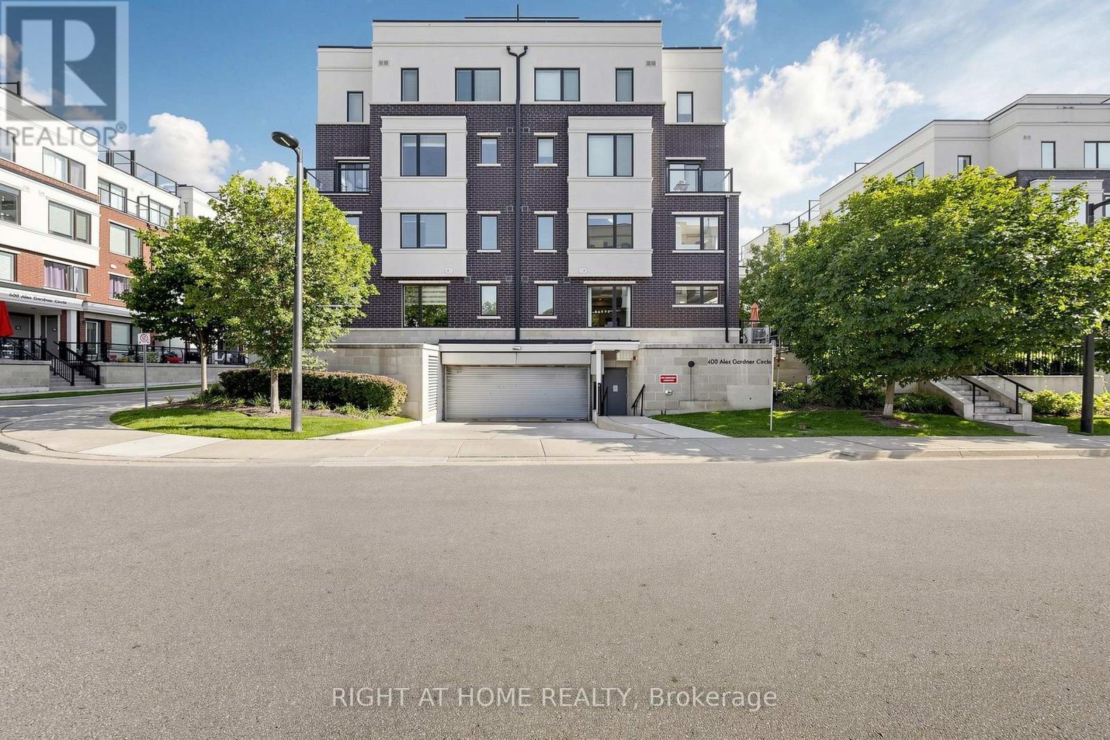75 - 400 Alex Garner Circle, Aurora, ON - Outdoor With Facade