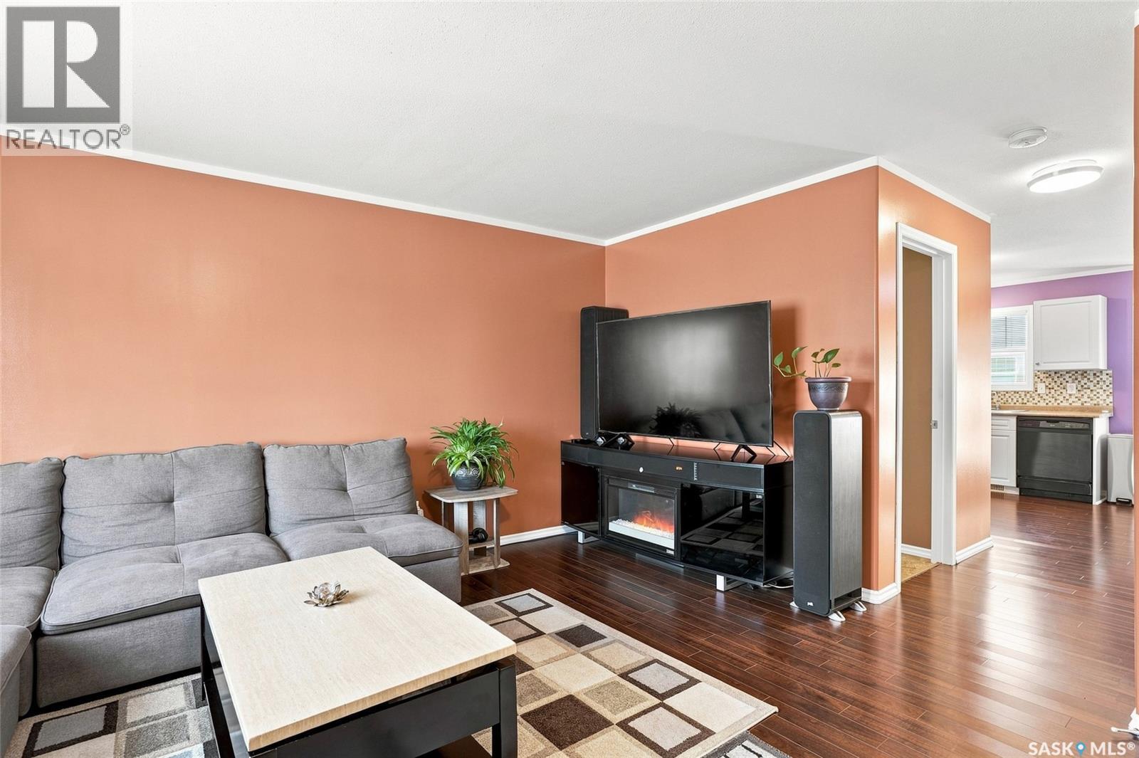 30 102 Pawlychenko Lane, Saskatoon, SK - Indoor Photo Showing Living Room