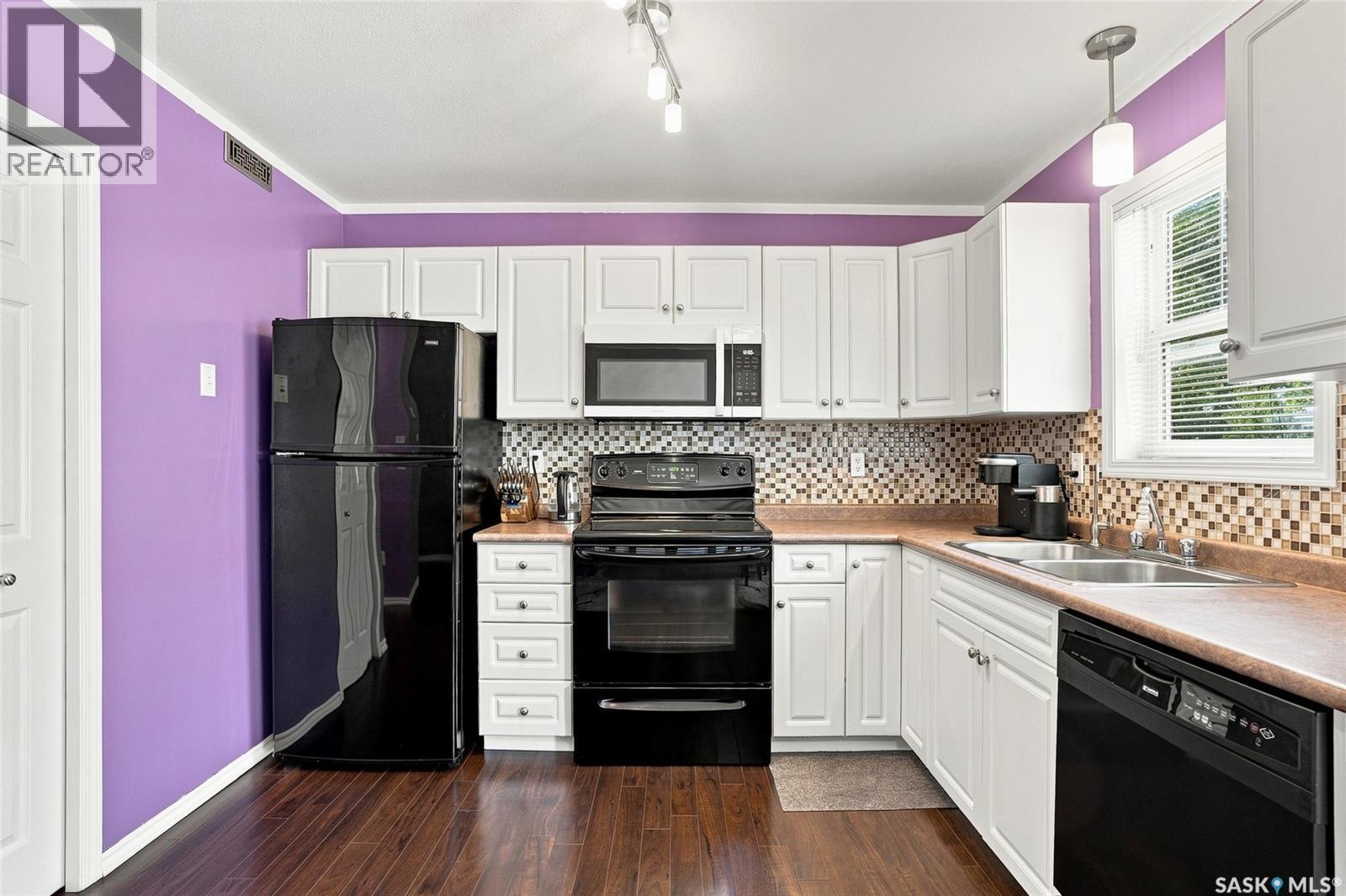 30 102 Pawlychenko Lane, Saskatoon, SK - Indoor Photo Showing Kitchen With Double Sink