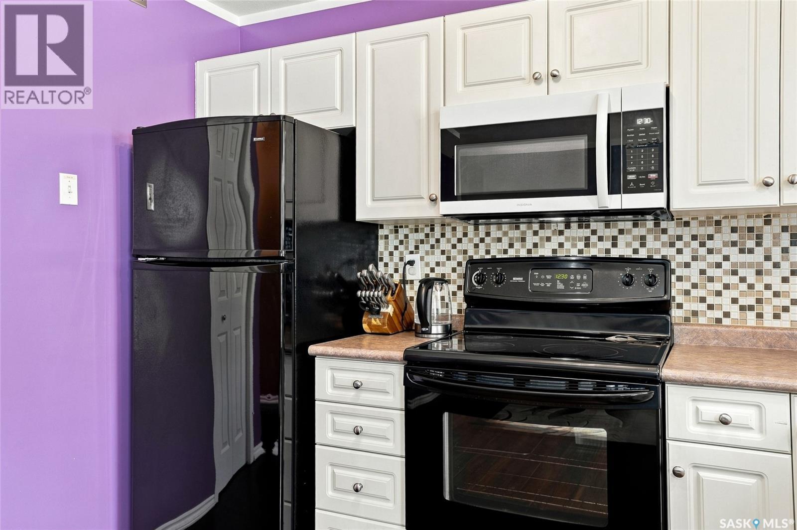 30 102 Pawlychenko Lane, Saskatoon, SK - Indoor Photo Showing Kitchen