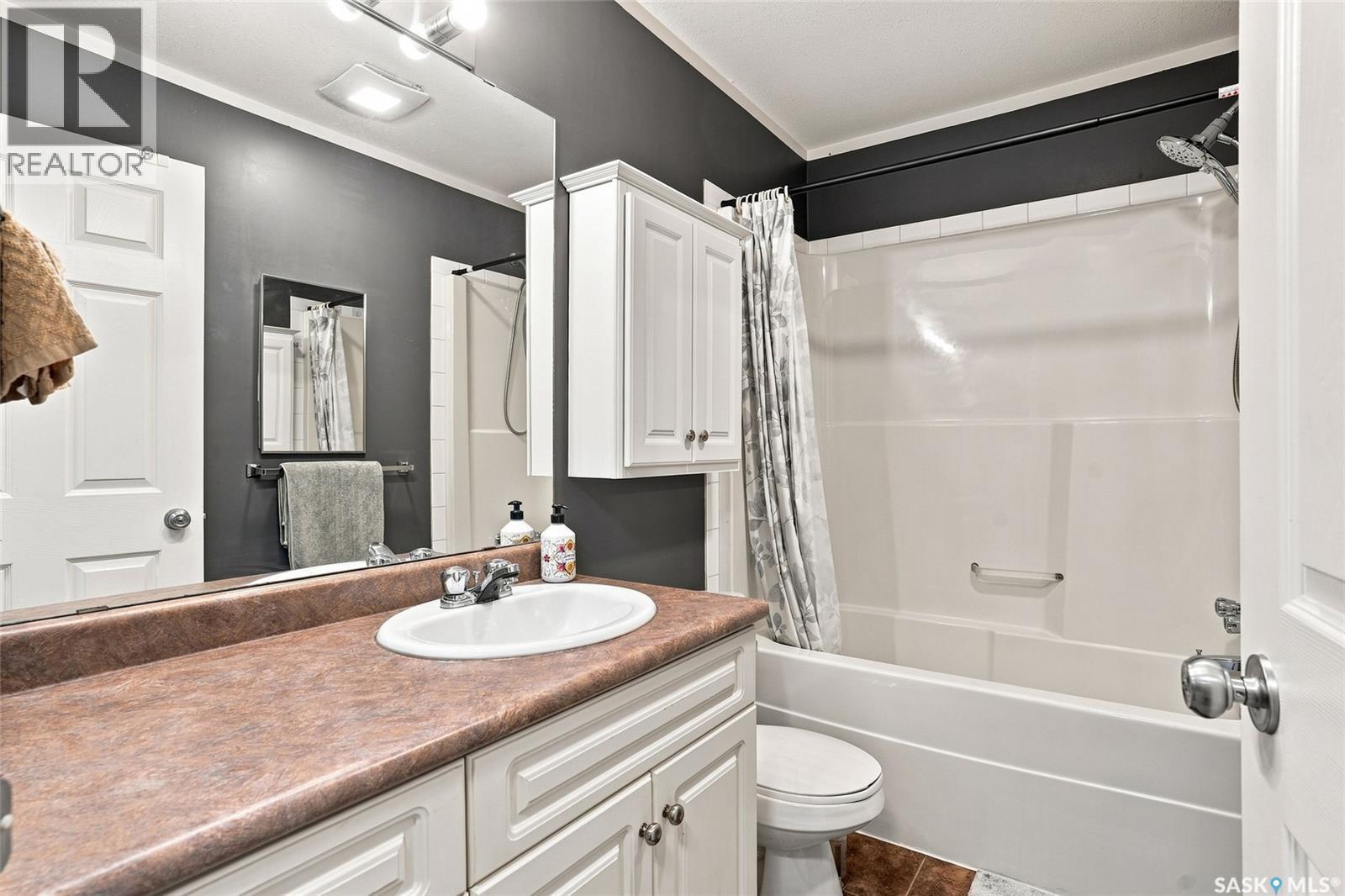 30 102 Pawlychenko Lane, Saskatoon, SK - Indoor Photo Showing Bathroom