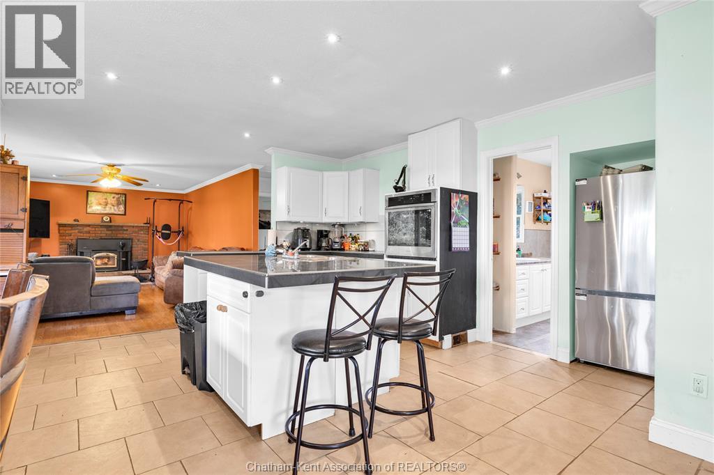 9745 Eberts Line, Chatham-Kent, ON - Indoor Photo Showing Kitchen