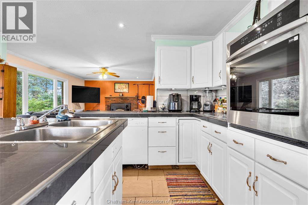 9745 Eberts Line, Chatham-Kent, ON - Indoor Photo Showing Kitchen With Double Sink