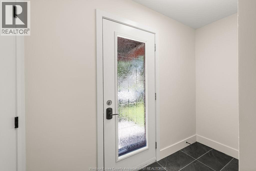 2594 Buckingham, Windsor, ON - Indoor Photo Showing Other Room