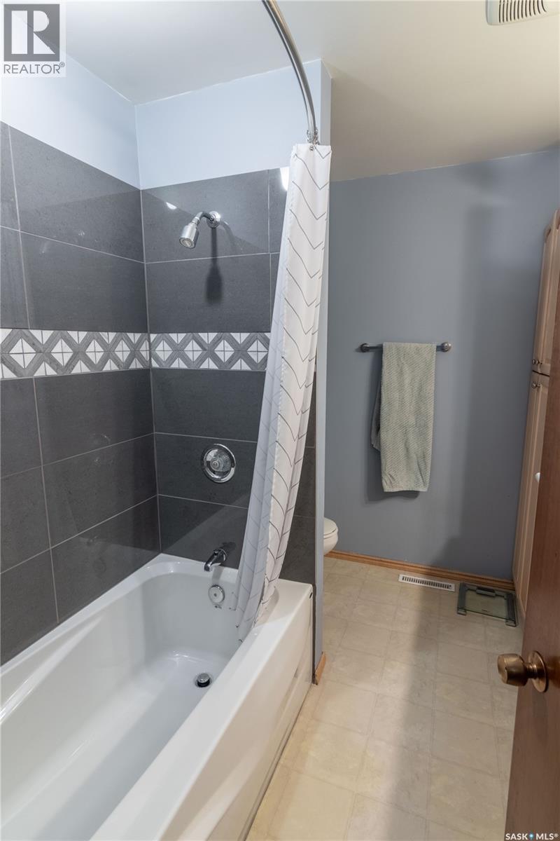 3708 Lakeview Avenue, Regina, SK - Indoor Photo Showing Bathroom