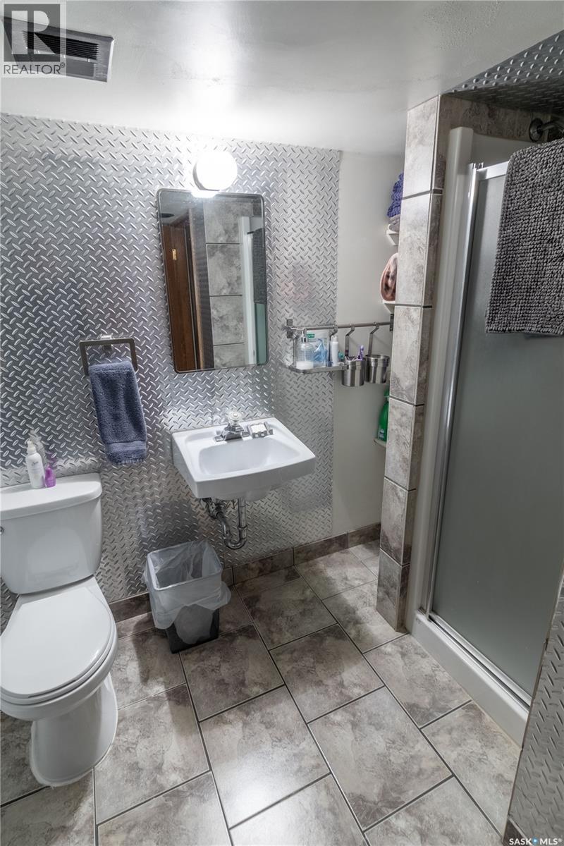 3708 Lakeview Avenue, Regina, SK - Indoor Photo Showing Bathroom