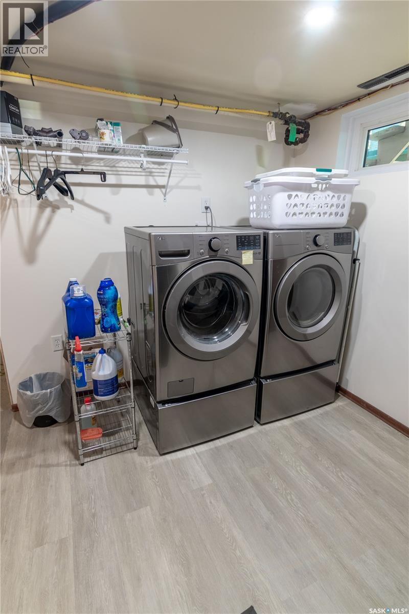 3708 Lakeview Avenue, Regina, SK - Indoor Photo Showing Laundry Room