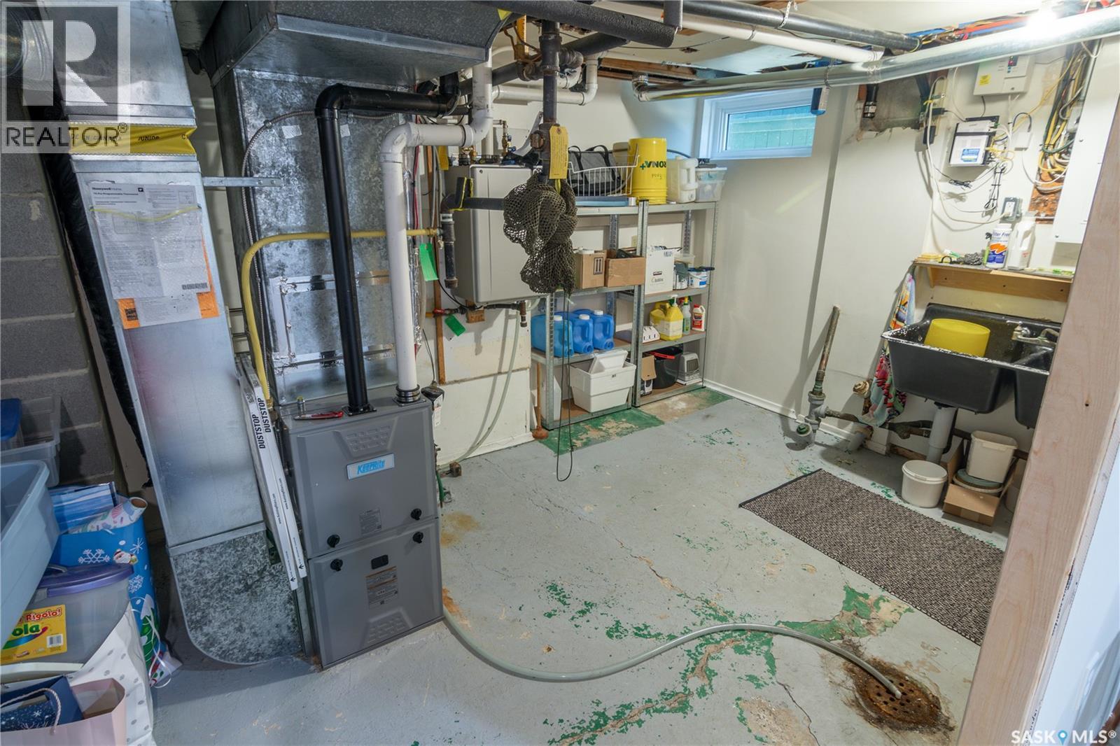 3708 Lakeview Avenue, Regina, SK - Indoor Photo Showing Basement
